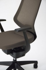 ING japonská aktivní židle  GLIDER 360° síťovaná černí kostra (24)