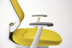 ING japonská aktivní židle  GLIDER 360° s podhlavníkem síťovaná černá kostra (9)